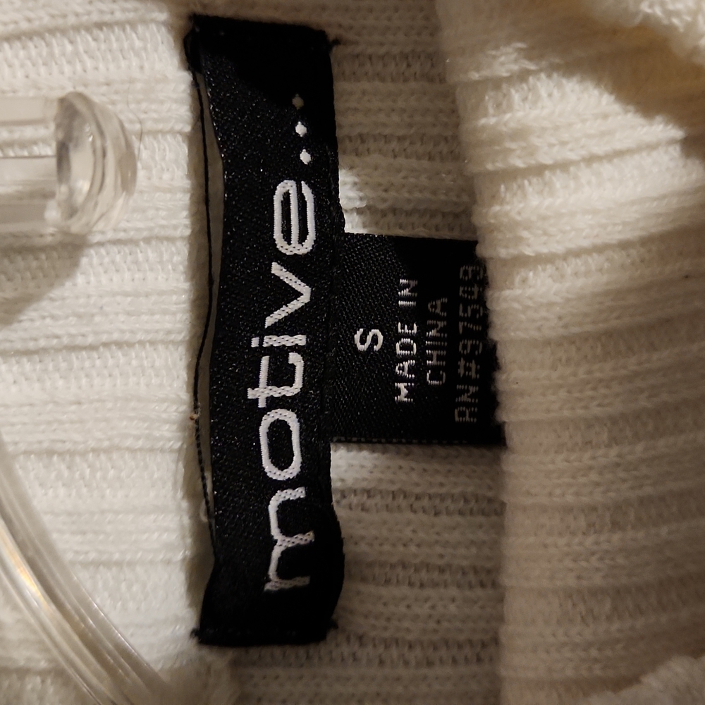 Motive 🍒 White Sweater - Picture 2 of 2